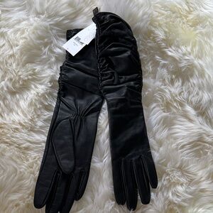 Elegant Black Leather Gloves with Ruching